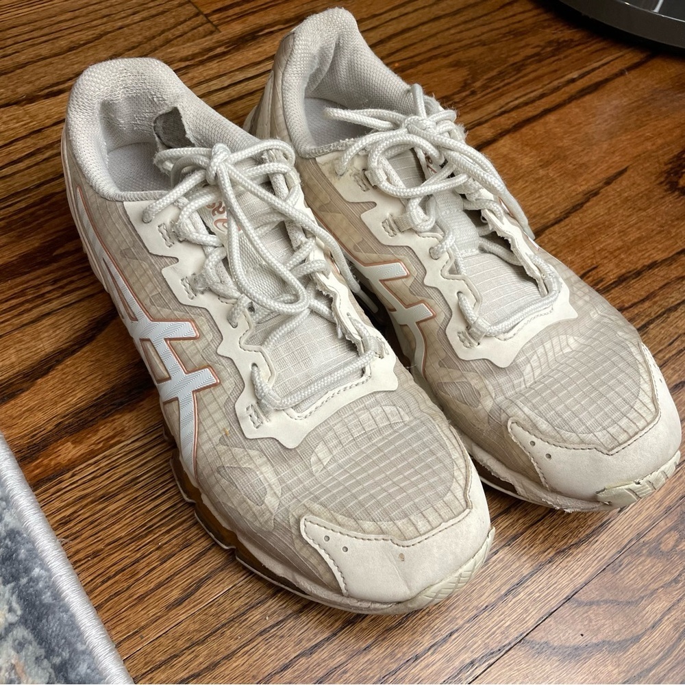 Asics Cream and White Running Shoes (Flawed)
